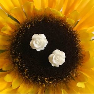 🌹White Rose Plastic Post Back Earrings